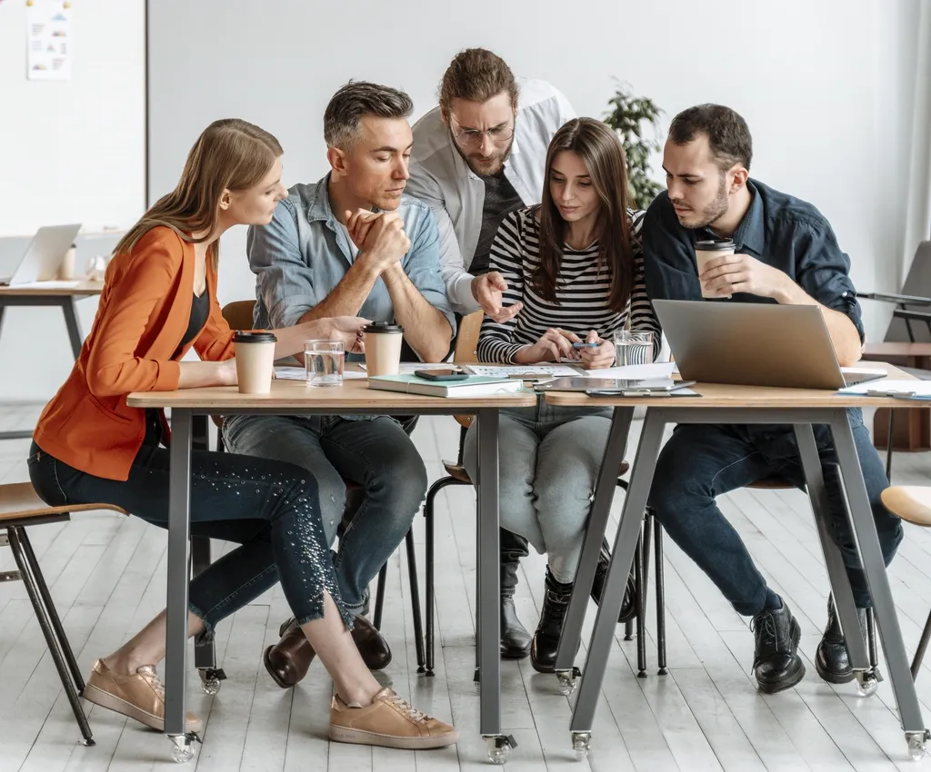 Teambuilding in der digitalisierten Home-Office-Welt: Warum echtes Miteinander Performance hebt